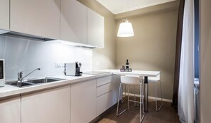 Superior Apartment, Canal View | Private kitchenette | Fridge, microwave, stovetop, dishwasher