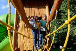 Children’s play area – outdoor - Hotel Ambiez (Andalo)