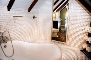 Room, Private Bathroom (Cardinal Branch) | Bathroom | Hair dryer, towels - Clermont Bluffs B&B (Natchez)