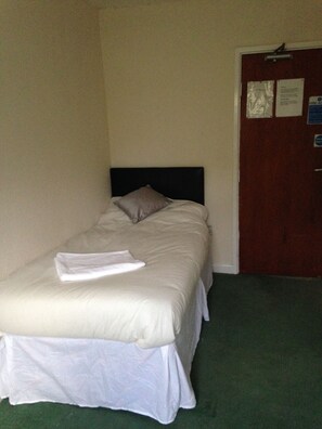 Basic Single Room | Iron/ironing board, free WiFi - The West Of England Tavern (Newport)