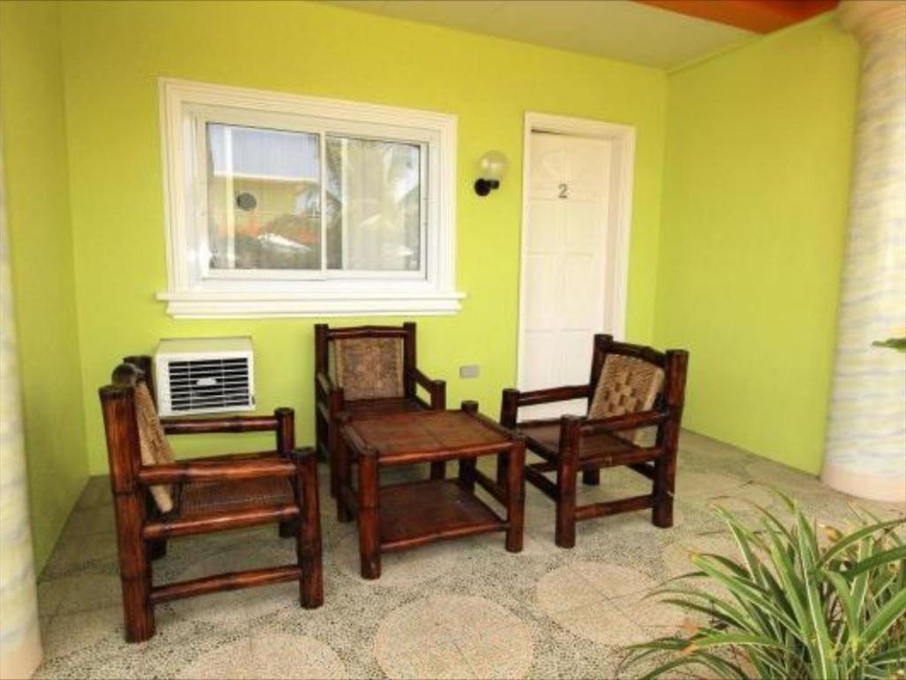 family room | in-room safe, free wifi, bed sheets