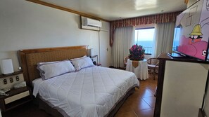Deluxe Suite, Ocean View | Premium bedding, in-room safe, desk, laptop workspace - Hotel Ole Caribe (Macuto)