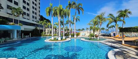 Hồ bơi ngoài trời, mở cửa từ 7:00 đến 19:00, dù/ô trên bãi biển/hồ bơi