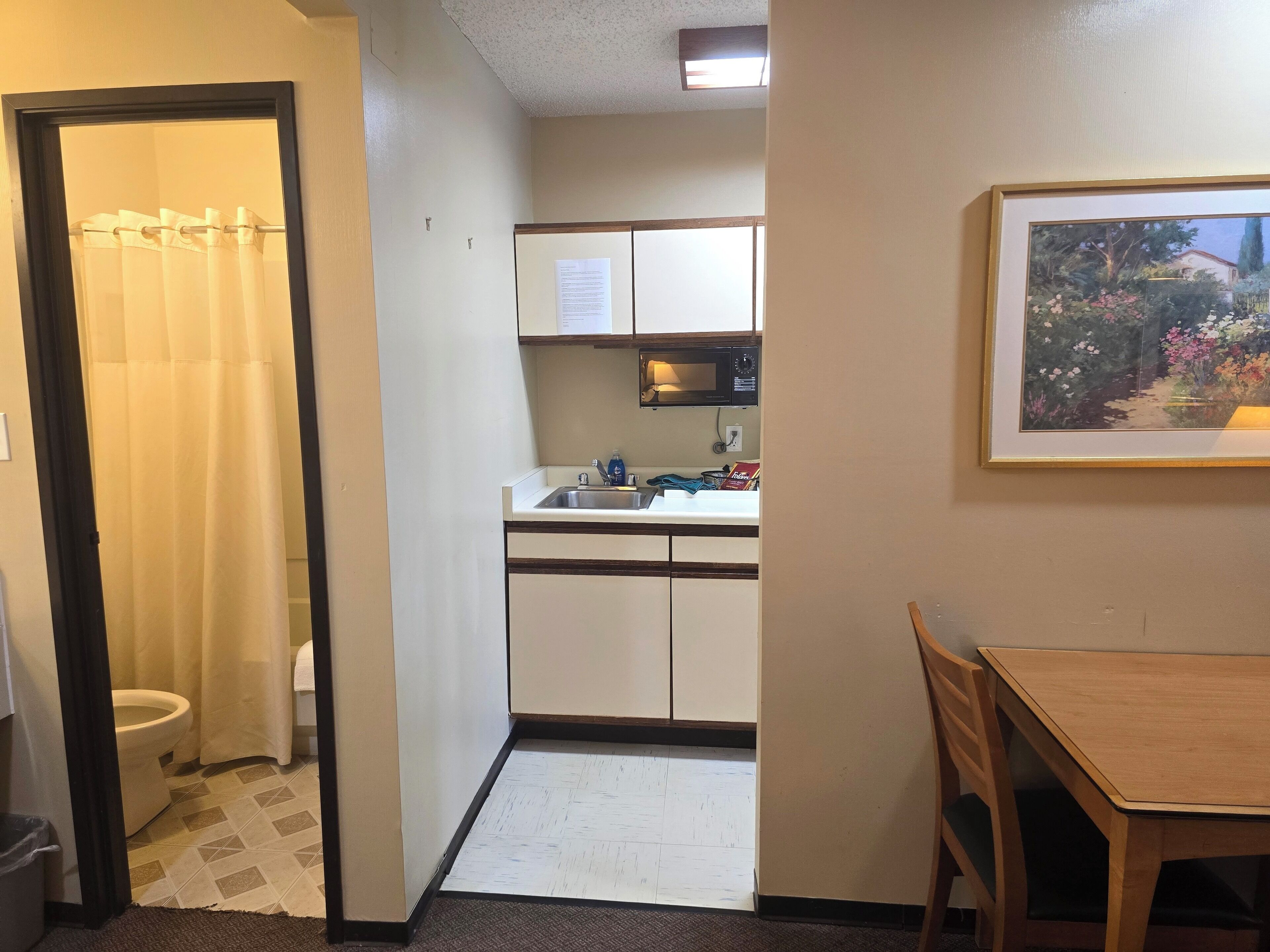 Laptop workspace, iron/ironing board, free WiFi, bed sheets