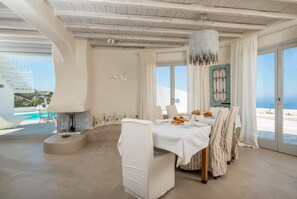 Villa (Melmastia) | Servicio de comidas en la habitación
