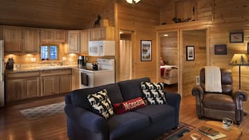 Cabin, 2 Bedrooms, Kitchen, Mountain View | Private kitchen