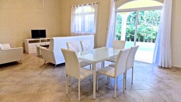 Two Bedroom House | In-room dining