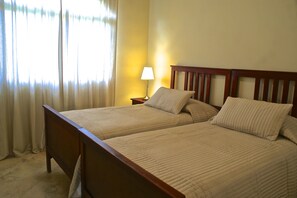 Two Bedroom House | 2 bilik tidur, cadar kapas Mesir, peti besi dalam bilik 