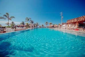 2 outdoor pools