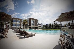 2 piscinas al aire libre