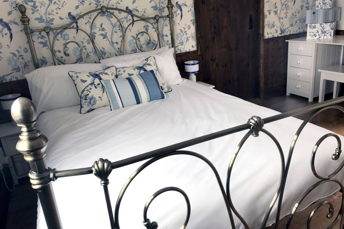 Phòng đôi hoặc 2 giường đơn | Minibar, bàn, bàn ủi/dụng cụ ủi quần áo