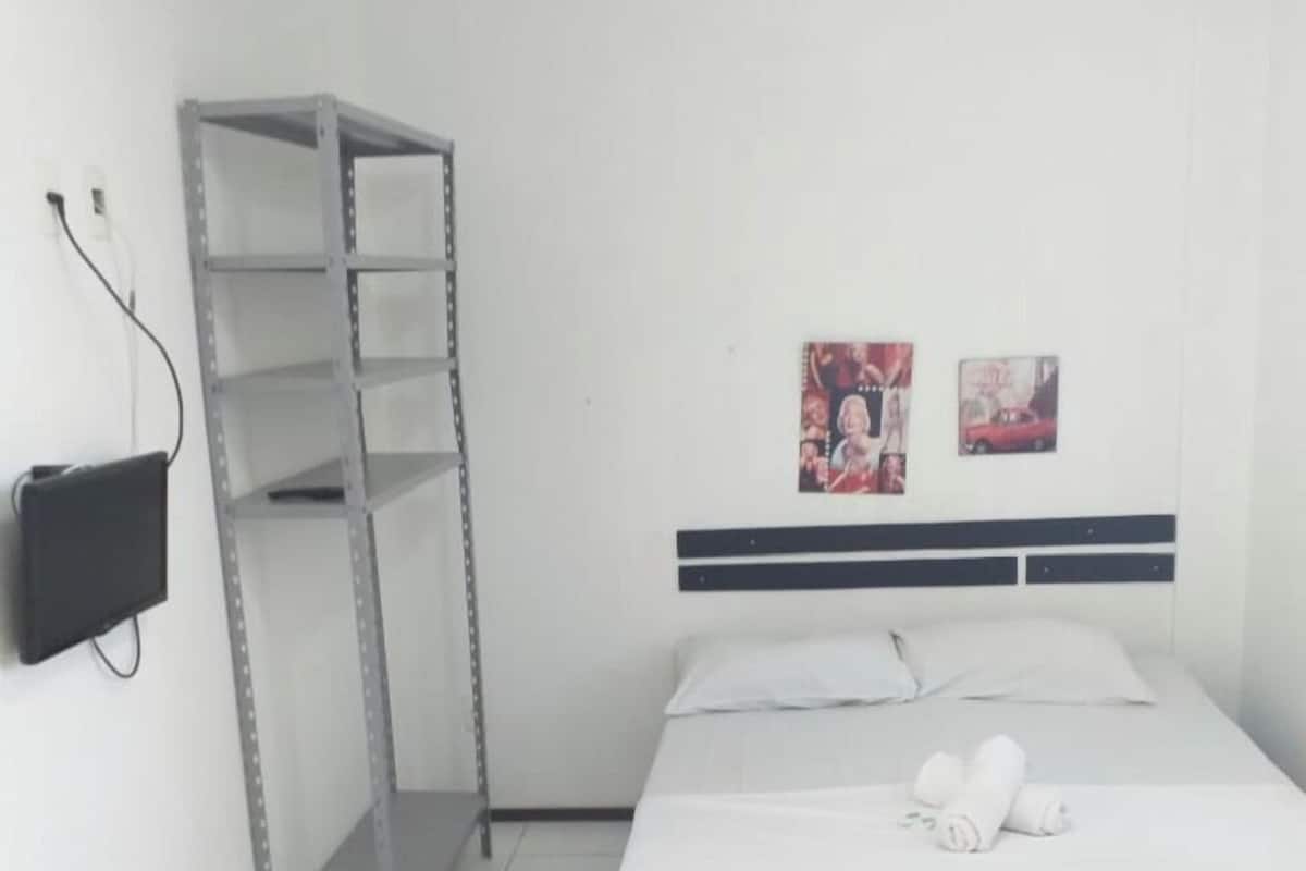 Camera Basic con letto matrimoniale o 2 letti singoli | 1 camera, minibar, tende oscuranti, Wi-Fi gratuito