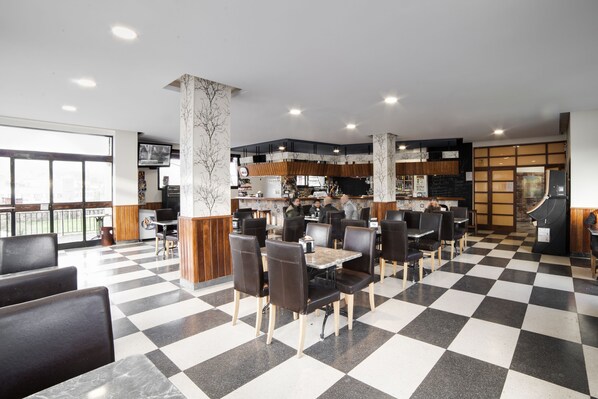 매일 유럽식 아침 식사(1인당 EUR 3)