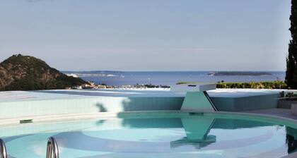 Villa luxueuse avec vue sur la mer