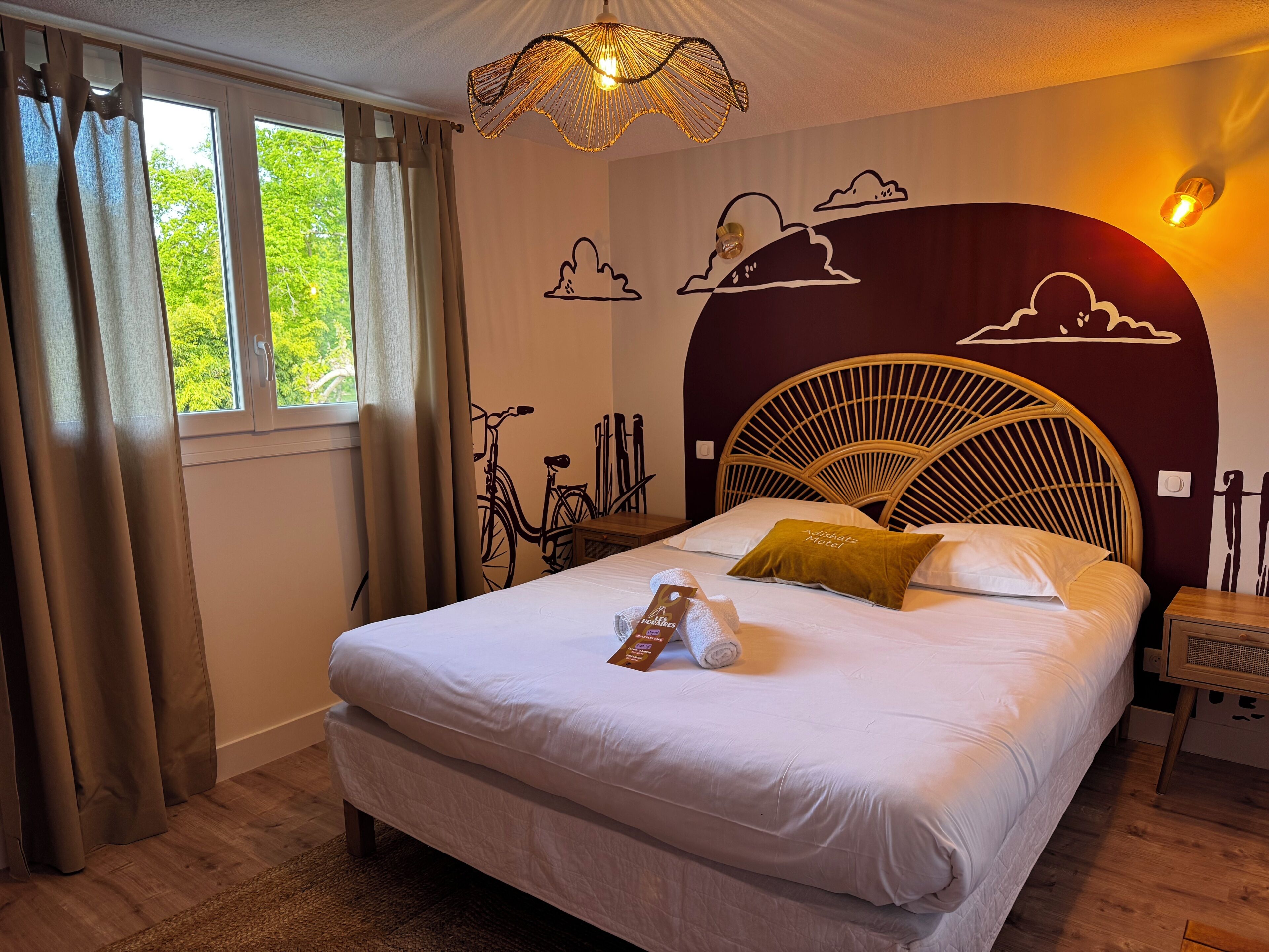 Free WiFi, bed sheets