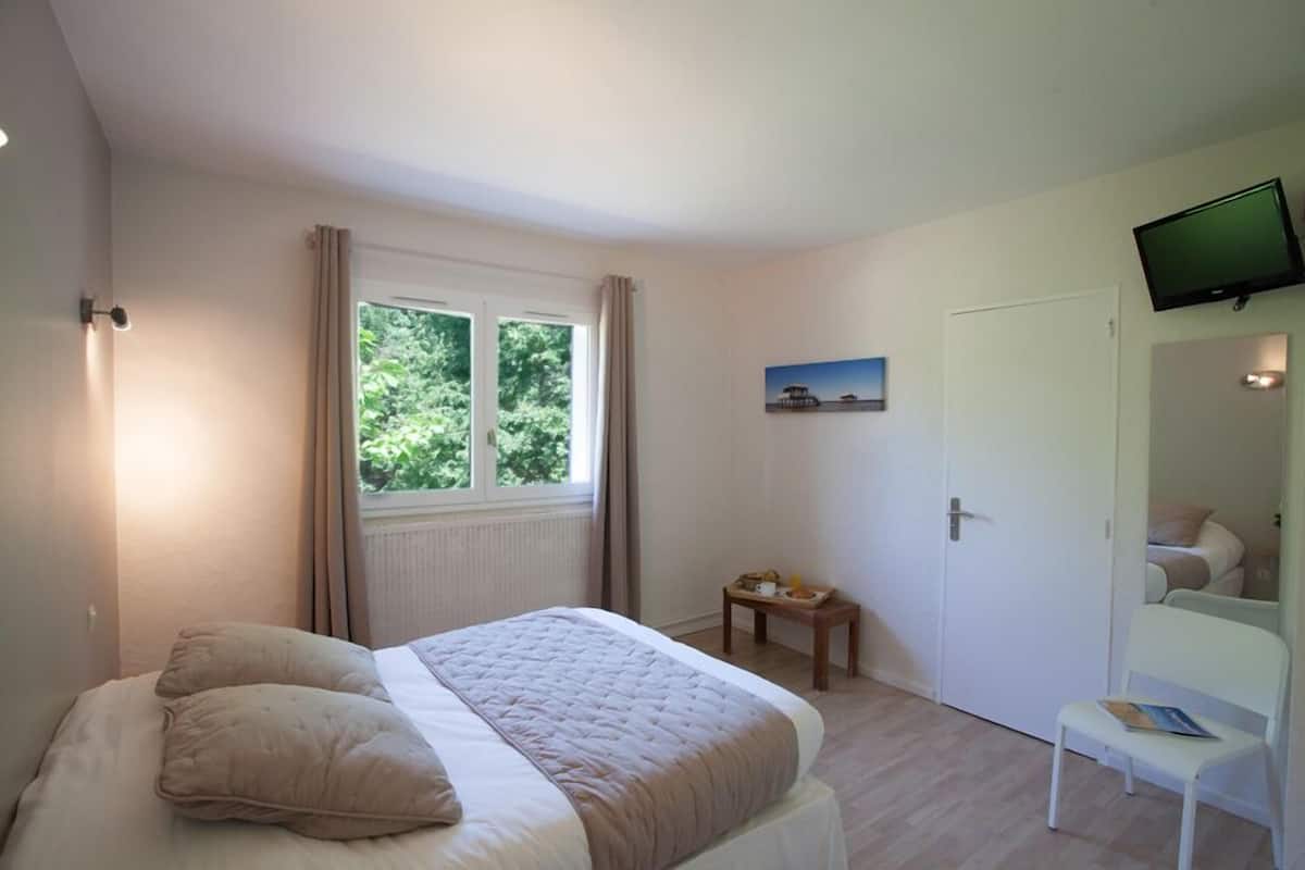 Standard Double Room | 2 bilik tidur, Wi-fi percuma, cadar katil