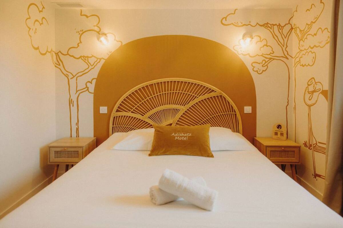 Free WiFi, bed sheets
