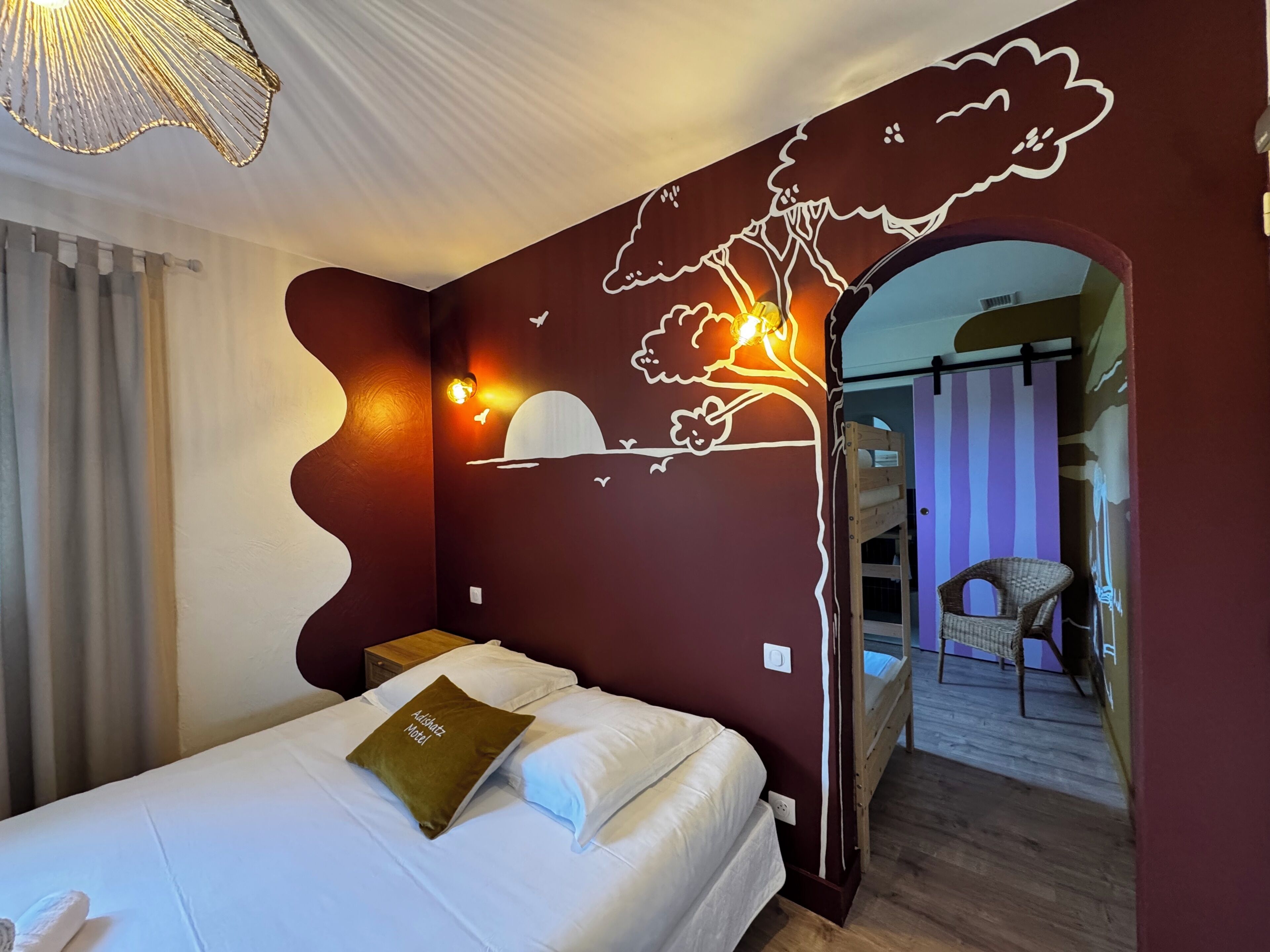 Free WiFi, bed sheets