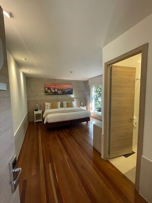 Superior Room | Premium bedding, individually decorated, individually furnished, desk - Casa Hotel Boyaca Real (Bogotá)