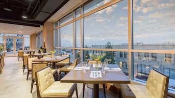 Frokost, lunsj og middag serveres