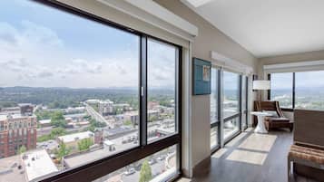 Premium Corner King Guest Room (upper floor) | ๊ณ ๊ธ ์นจ๊ตฌ, ๊ฐ์ค ๋ด ๊ธ๊ณ , ๊ฐ๊ฐ ๋ค๋ฅธ ์คํ์ผ์ ์ธํ
๋ฆฌ์ด, ๊ฐ๊ฐ ๋ค๋ฅด๊ฒ ๊ฐ๊ตฌ ๋น์น