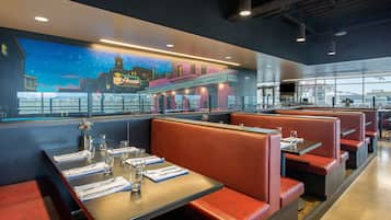 Aperto a colazione, pranzo e cena