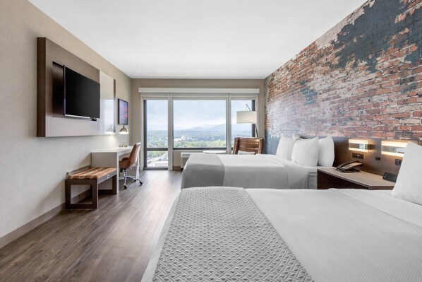 Hochwertige Bettwaren, Zimmersafe, individuell dekoriert