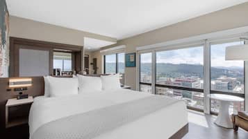 Premium Corner King Guest Room (upper floor) | Sengetøy av topp kvalitet, safe på rommet og individuelt dekorert