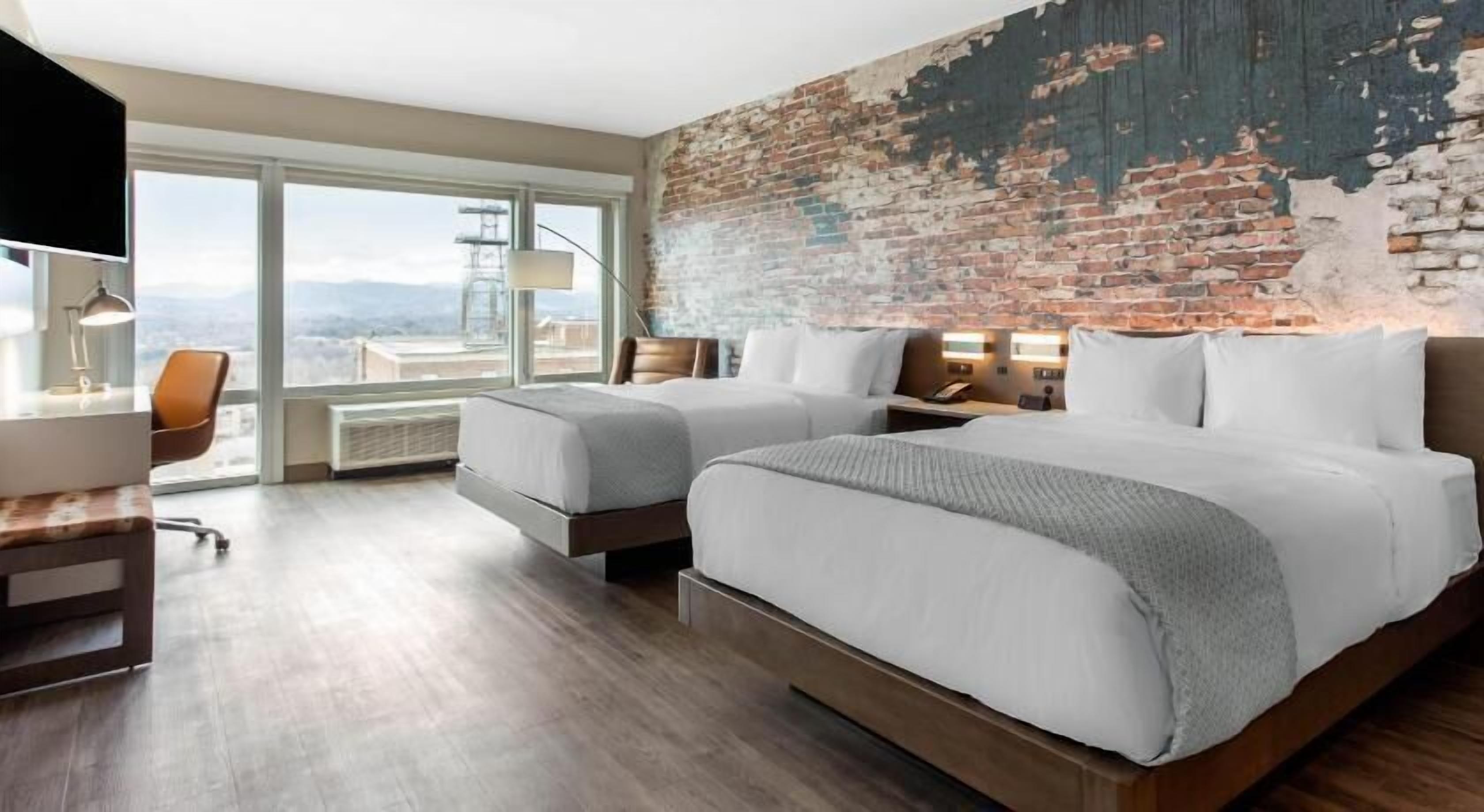 Premium bedding, in-room safe, individually decorated