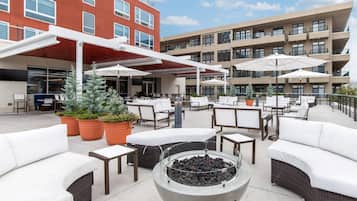 Breakfast, lunch and dinner served