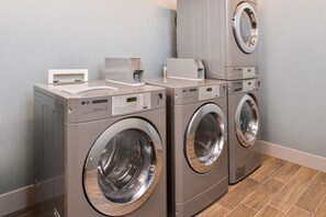 Laundry room - Hampton Inn Omaha Airport (Carter Lake)