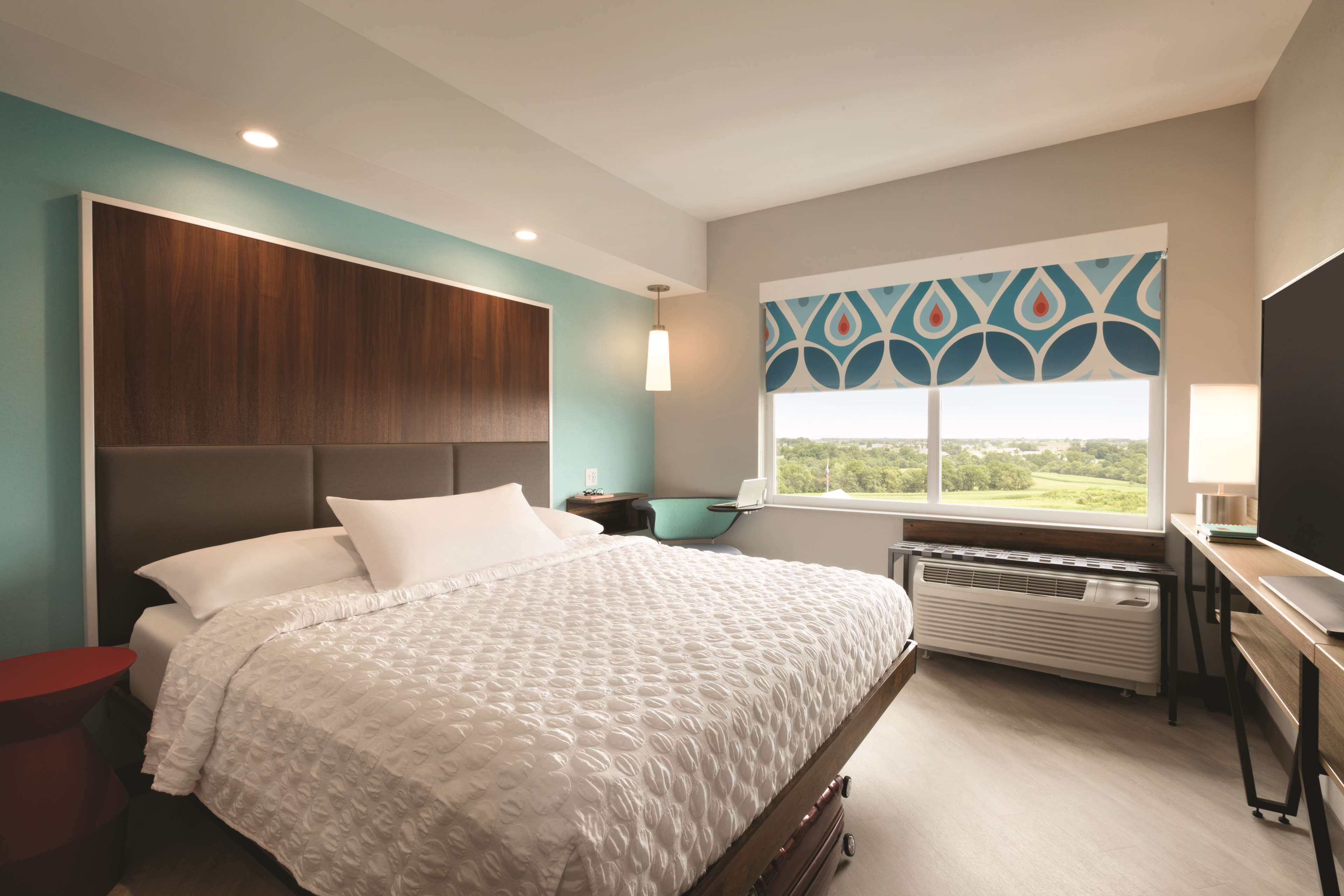 room, 1 king bed, non smoking | blackout curtains, iron/ironing board, free wifi, bed sheets