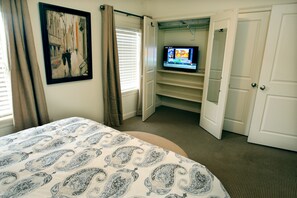 Blue Door Condo | Premium bedding, iron/ironing board, free WiFi