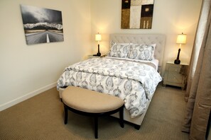 Premium bedding, iron/ironing board, free WiFi - Central Avenue Cottages (Memphis)