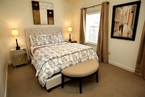 Condo standard | Roupas de cama premium, ferros/tábuas de passar roupa, Wi-Fi de cortesia