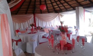 Aperto a colazione, pranzo e cena, cucina locale 