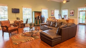 Lobby sitting area - Oak Plantation Resort (Kissimmee)