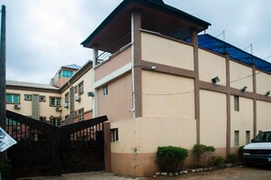 Front of property - Sugarland Hotel & Suites (Lagos)
