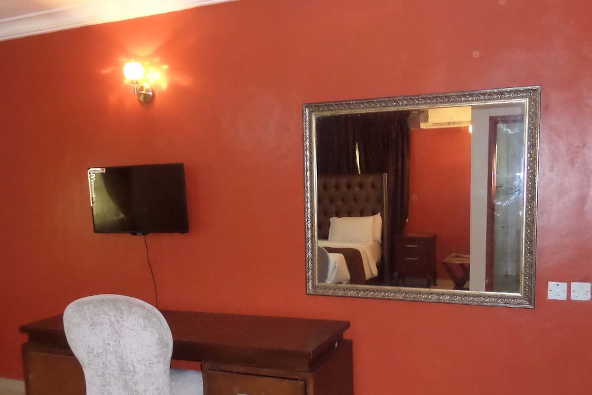 Desk, laptop workspace, free WiFi, bed sheets