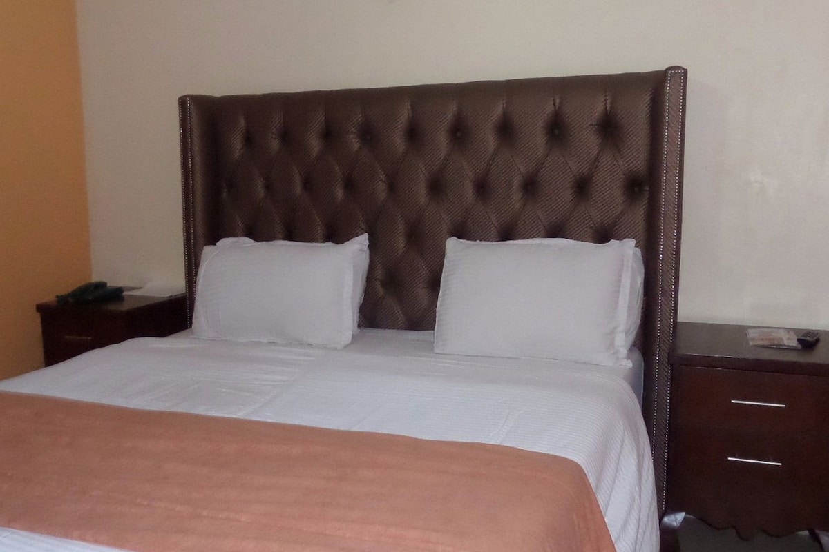 Desk, laptop workspace, WiFi (free), bed sheets