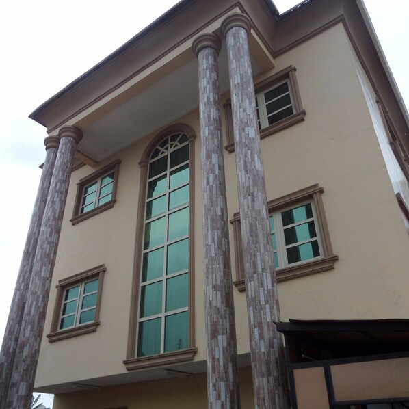 Front of property - Sugarland Hotel & Suites (Lagos)