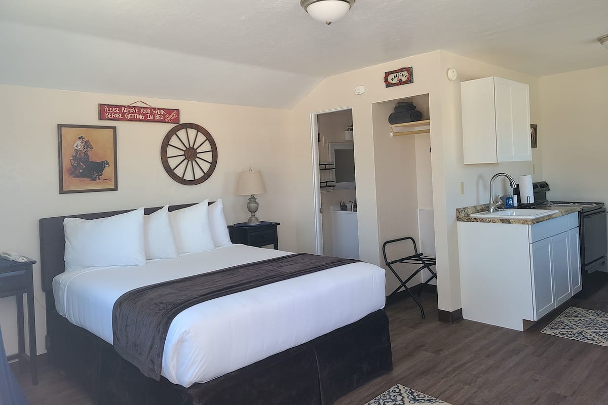 Cabin, 1 Queen Bed, Non Smoking, Kitchenette