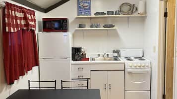 Standard Cabin, Multiple Bedrooms, Non Smoking, Kitchenette | Private kitchen | Full-size fridge, microwave, coffee/tea maker, cookware/dishes/utensils