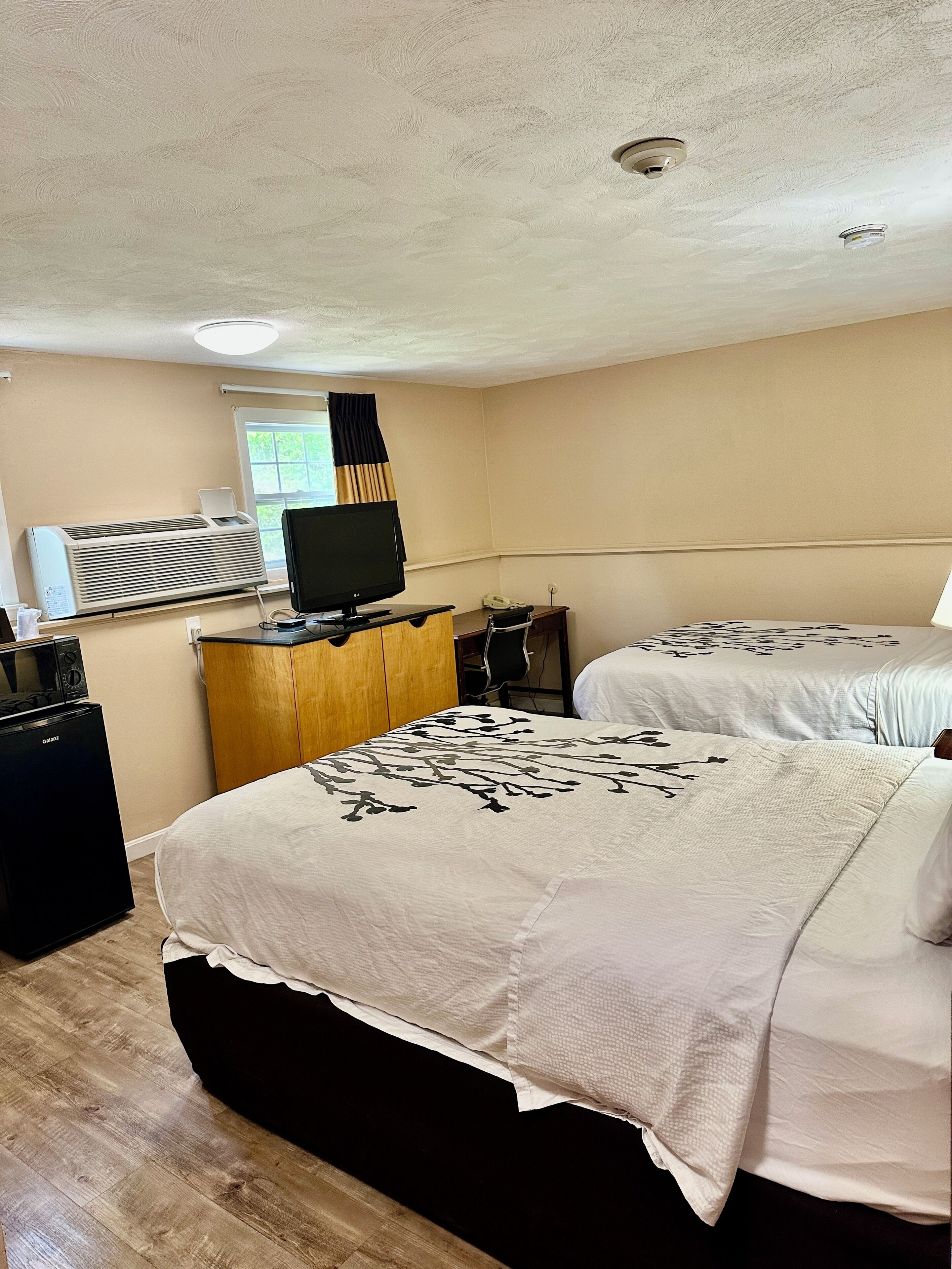 Basic Room, 2 Double Beds, Ground Floor | Desk, free WiFi