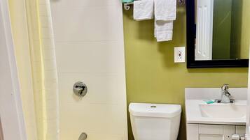 Baignoire, serviettes fournies