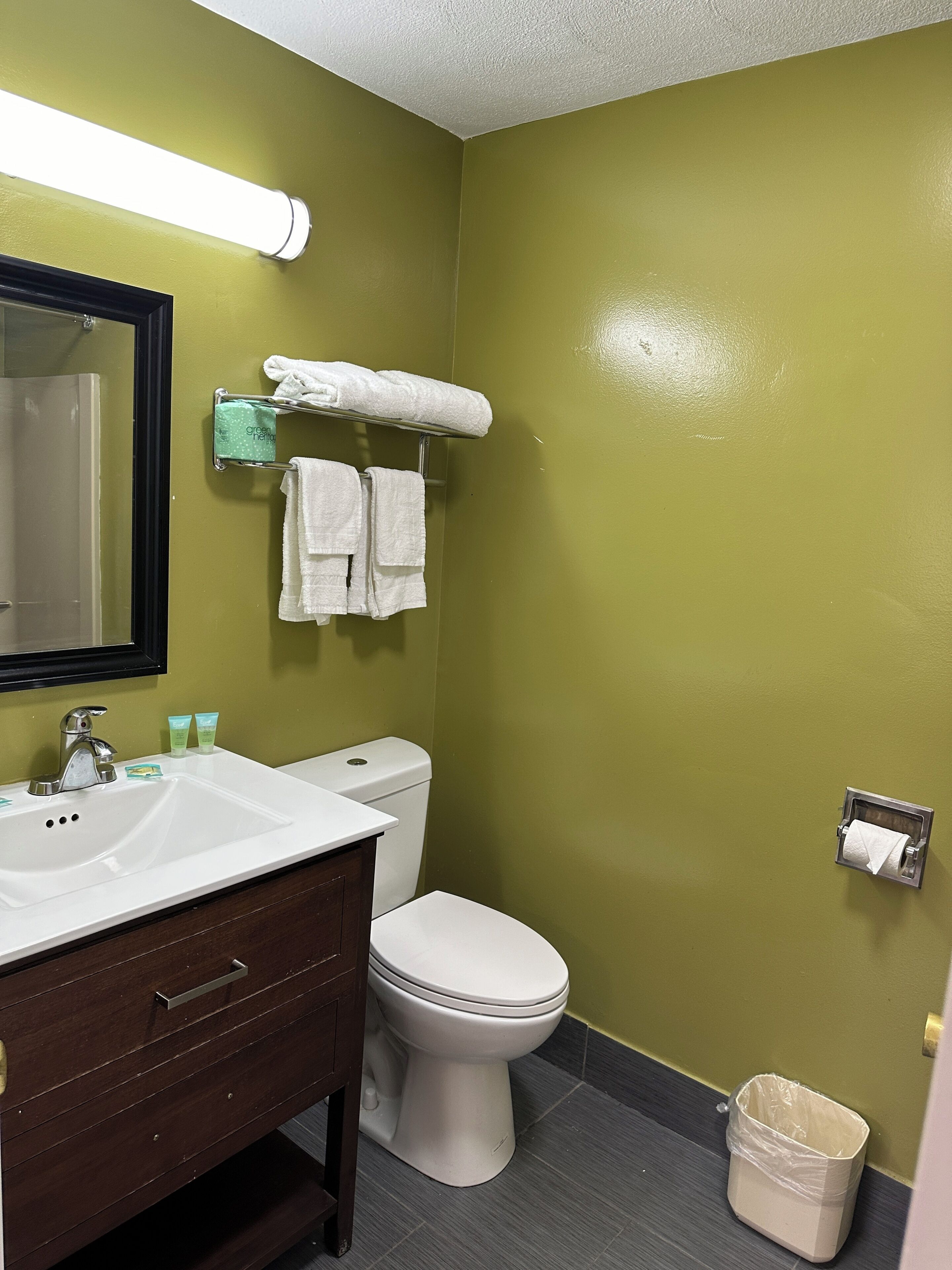 Room, 1 King Bed | Bathroom | Bathtub, towels