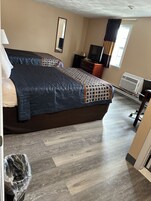 Habitación, 2 camas dobles | Escritorio y wifi gratis