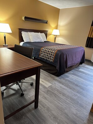 Room, 1 Queen Bed | Desk, free WiFi - Wickford Motor Inn (North Kingstown)