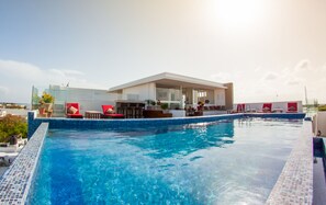 Piscine extérieure, piscine sur le toit