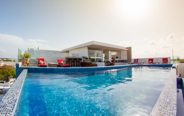 Ulkouima-allas, katolla sijaitseva uima-allas